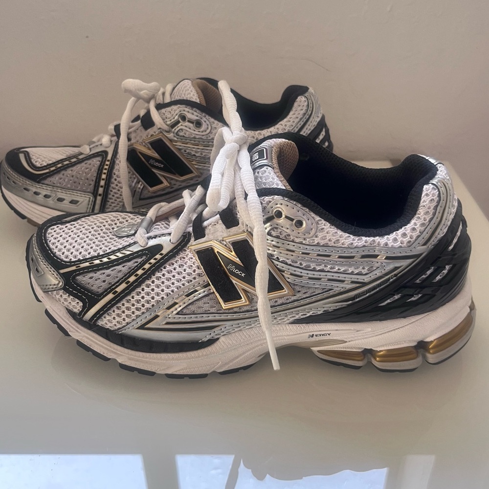 [Like New!] NEW BALANCE 1906R Black / White / Gold Metallic: Sz M5 / W 6.5 - Picture 9 of 14